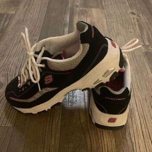 sketchers wide shoes